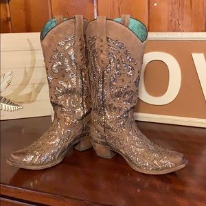 Like new women’s Corral Gold Glitter Size 7 boots